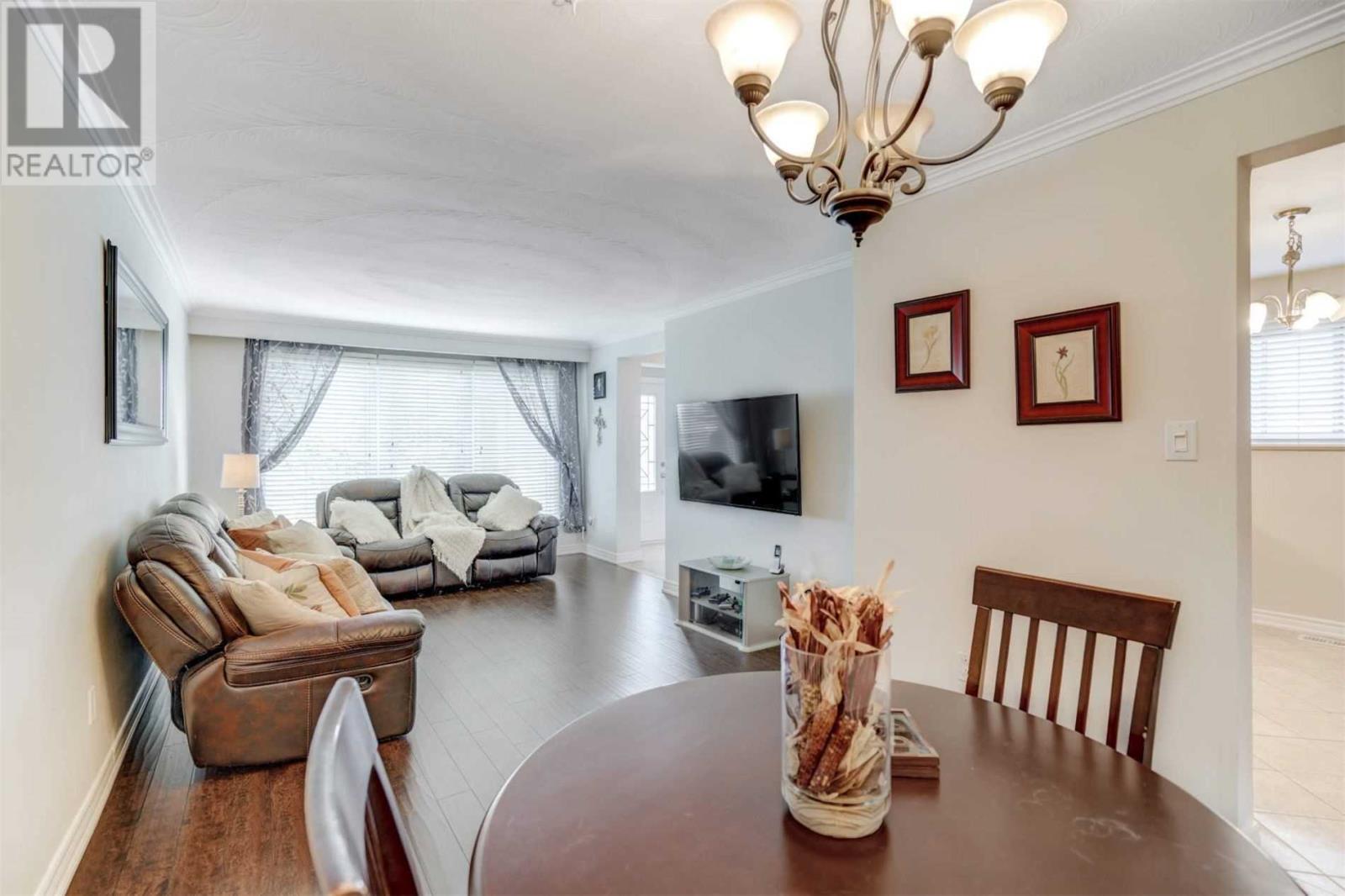 59 Plunkett Rd, Toronto, Ontario  M9L 2J4 - Photo 7 - W4582686