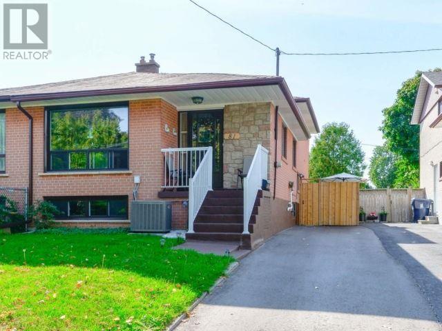 81 Thistle Down Blvd, Toronto, Ontario  M9V 1J1 - Photo 1 - W4582694