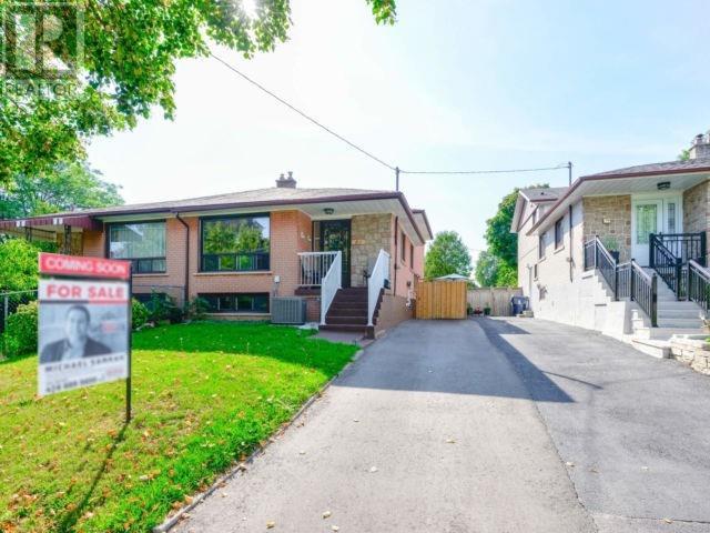 81 Thistle Down Blvd, Toronto, Ontario  M9V 1J1 - Photo 2 - W4582694