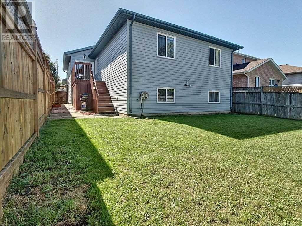 8071 Harvest Cres, Niagara Falls, Ontario  L2H 3G6 - Photo 3 - X4583240