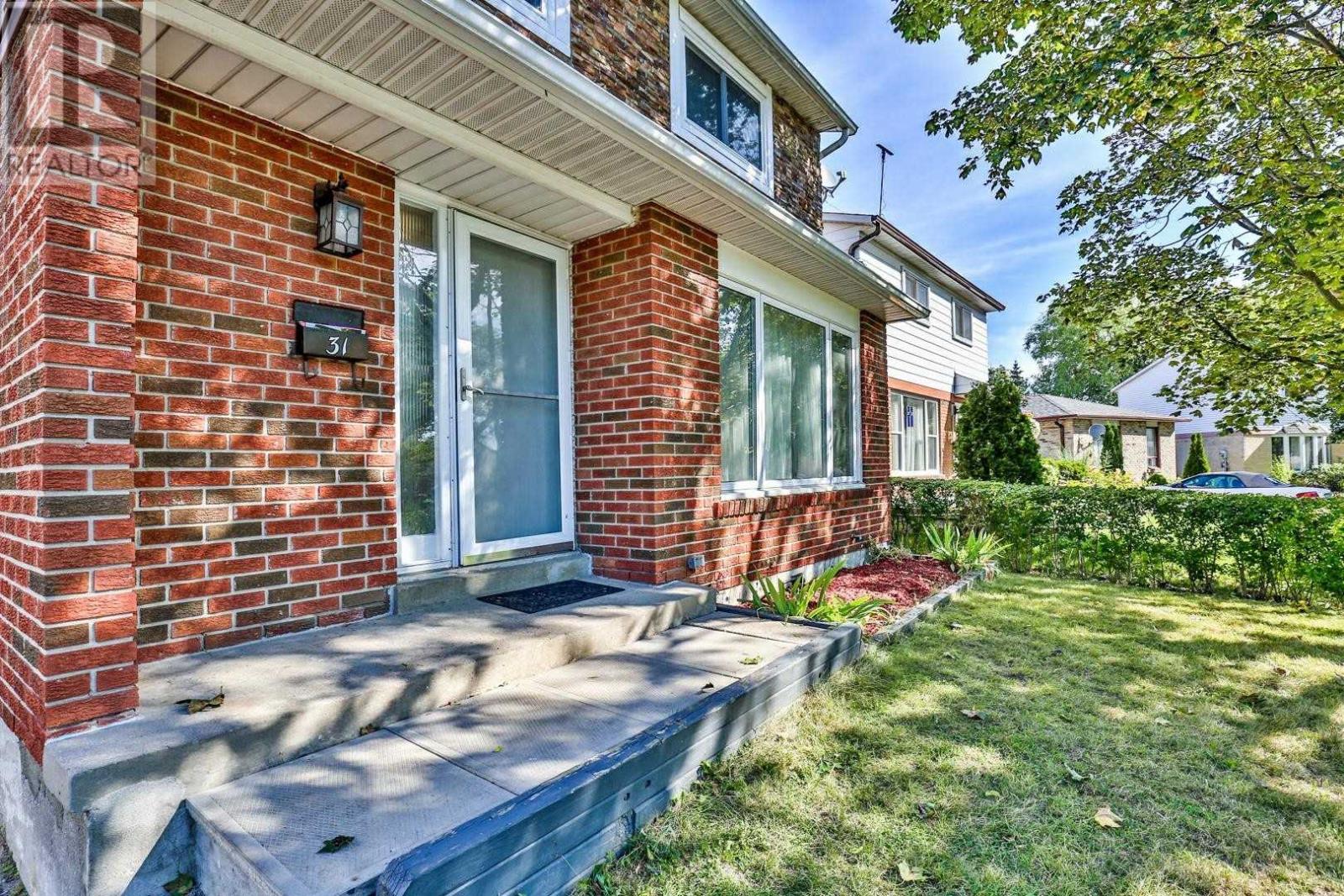 31 United Sq, Toronto, Ontario  M1B 2B9 - Photo 2 - E4583801