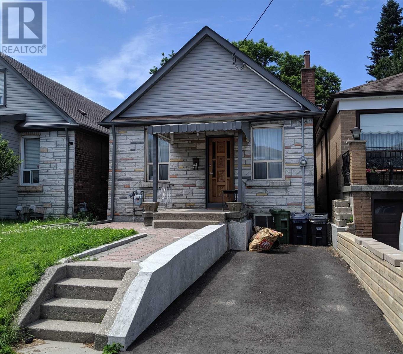 74 Chryessa Ave, Toronto, Ontario  M6N 4T7 - Photo 1 - W4585623