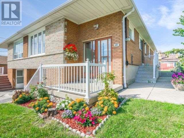 40 Fallingdale Cres, Toronto, Ontario  M3J 1C5 - Photo 2 - W4586348