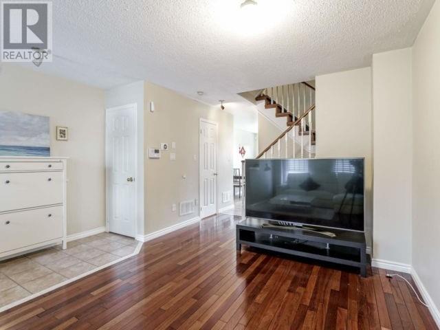 62 Baffin Crt, Richmond Hill, Ontario  L4B 4J7 - Photo 4 - N4587381