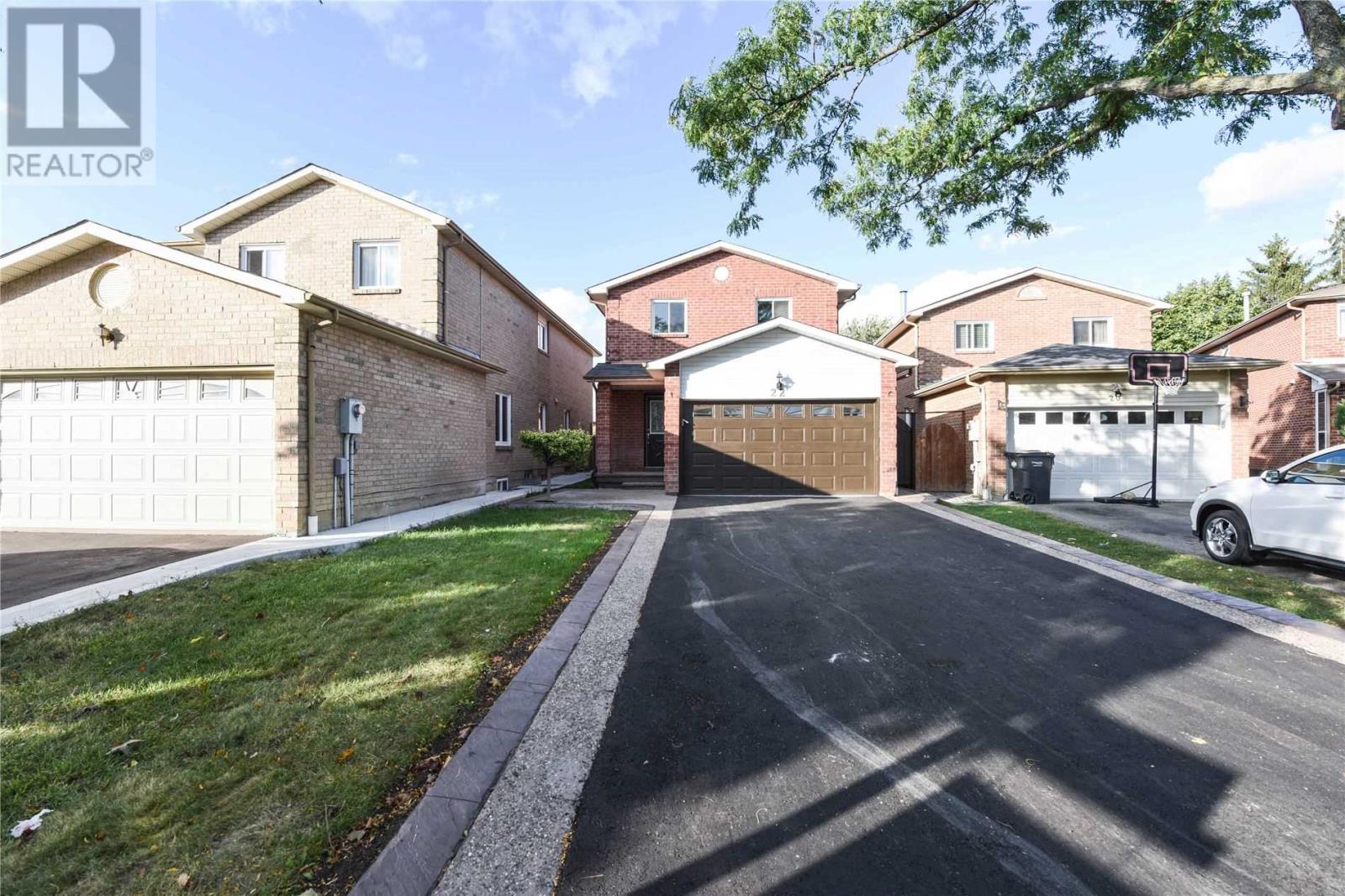 22 NOEL CRT, brampton, Ontario