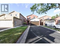 22 NOEL CRT, brampton, Ontario