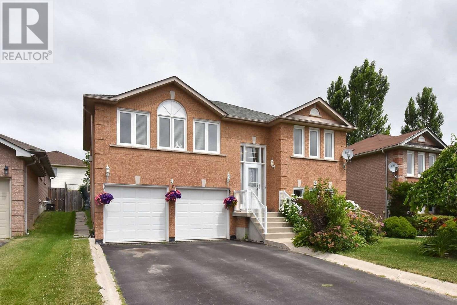 4 Parkside Crt, Bradford West Gwillimbury, Ontario  L0L 2M0 - Photo 1 - N4588781