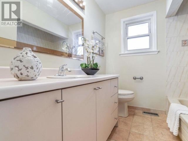 204 Jeffcoat Dr, Toronto, Ontario  M9W 3C9 - Photo 13 - W4589332