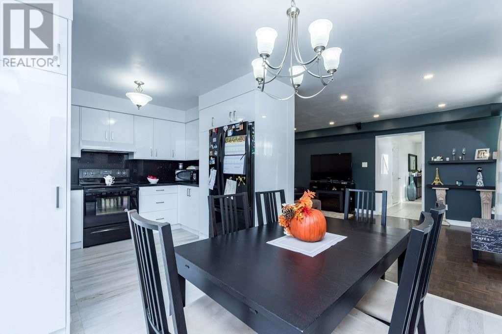 22 Norman Wesley Way, Toronto, Ontario  M3M 3H4 - Photo 7 - W4590637