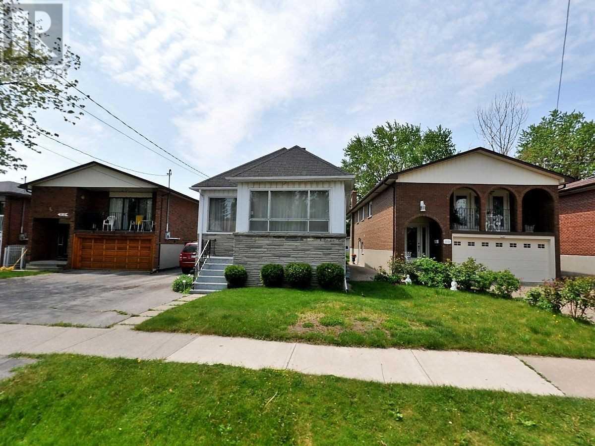 1054 East Ave, Mississauga, Ontario  L5E 1W9 - Photo 1 - W4591078