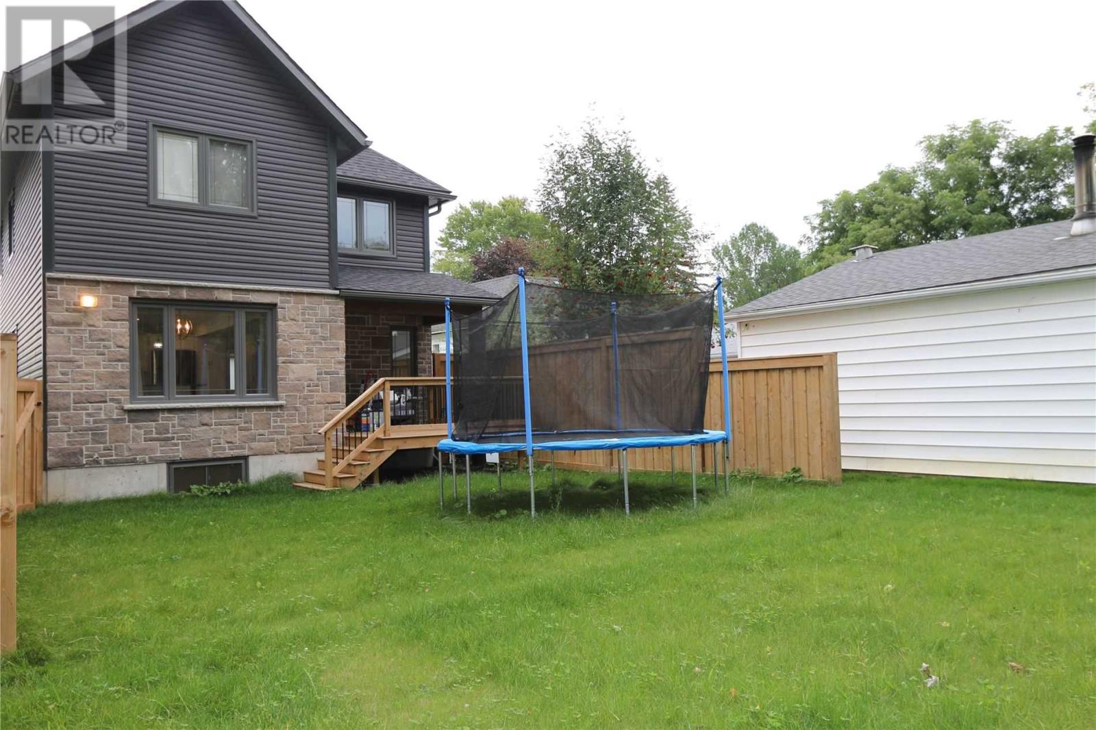 770 6th Ave W, Owen Sound, Ontario  N4K 5G1 - Photo 2 - X4591379