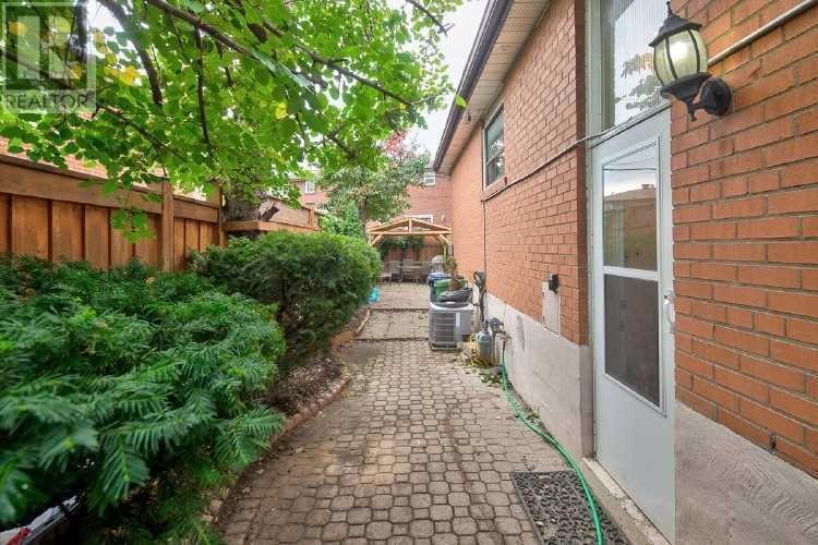 35 Stilecroft Dr, Toronto, Ontario  M3J 1A6 - Photo 17 - W4592041