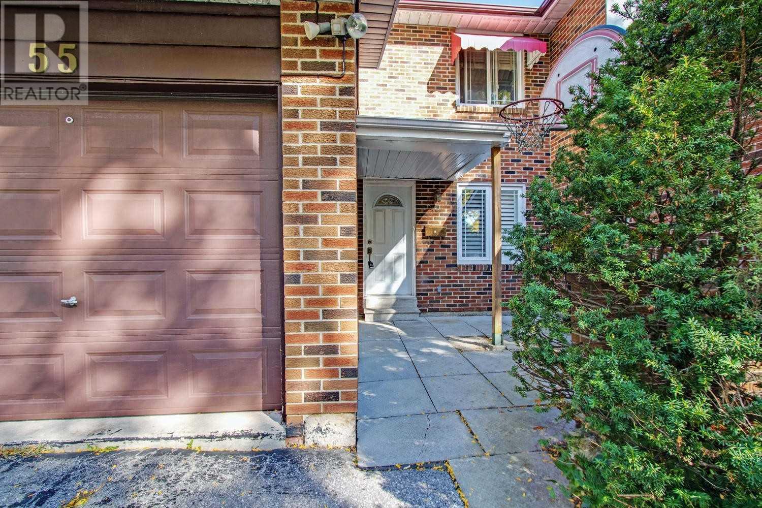 55 Tuscarora Dr, Toronto, Ontario  M2H 2K4 - Photo 2 - C4592307