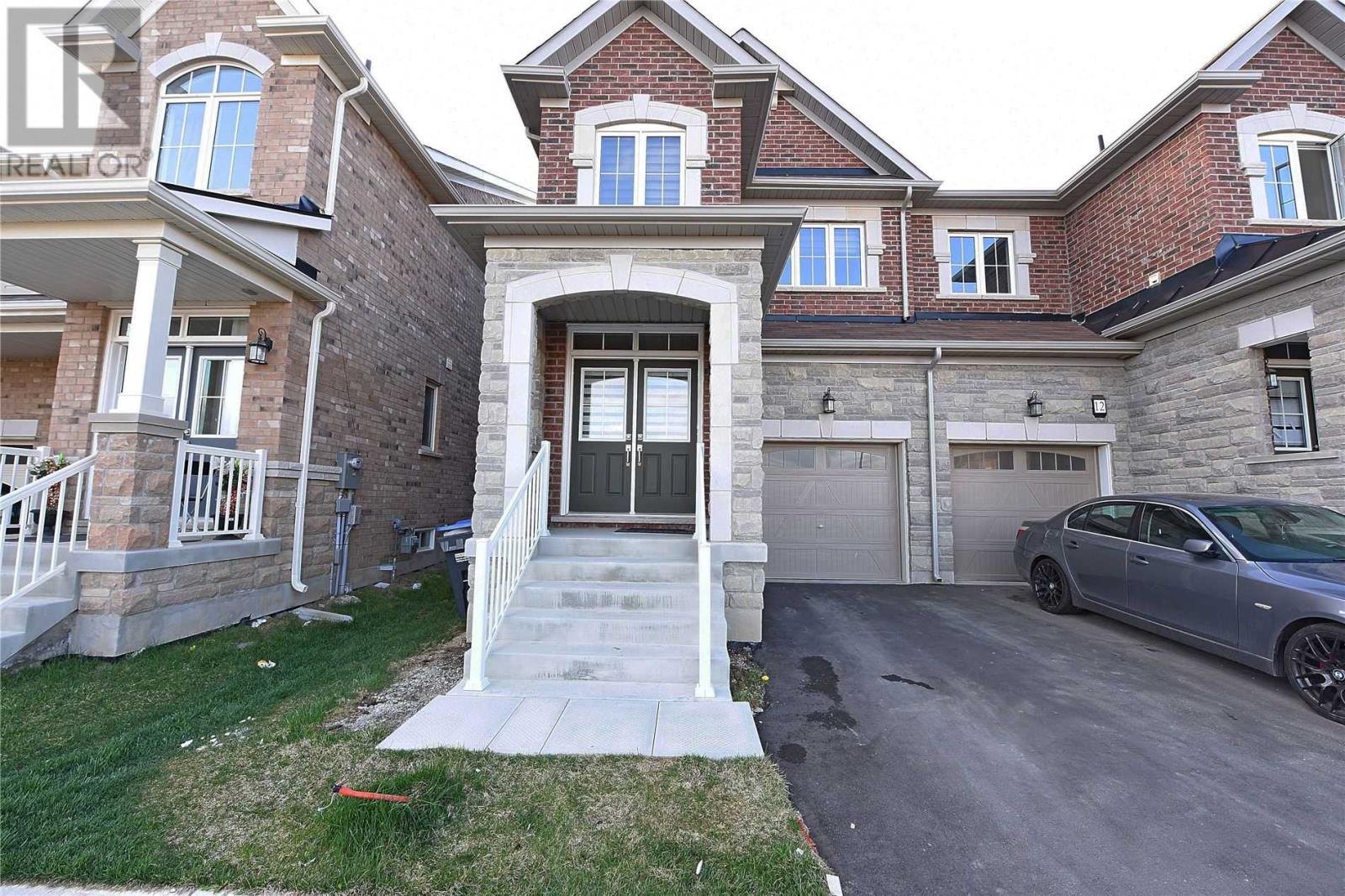 10 BANAS WAY, brampton, Ontario