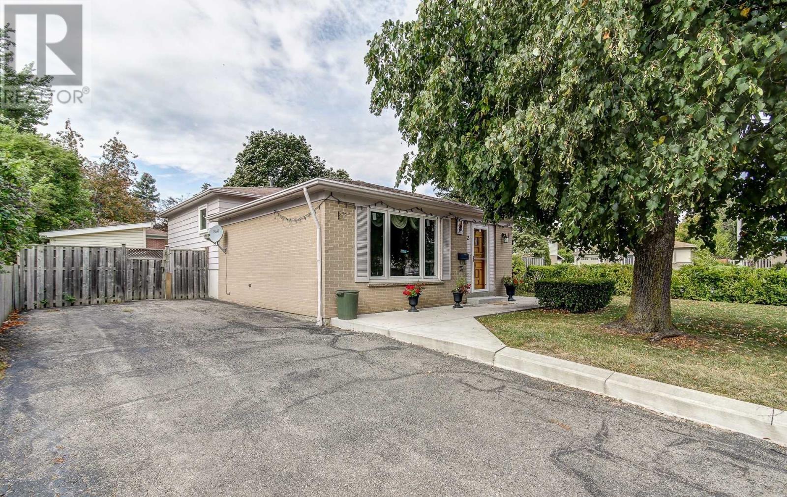 2 REIGATE AVE, brampton, Ontario