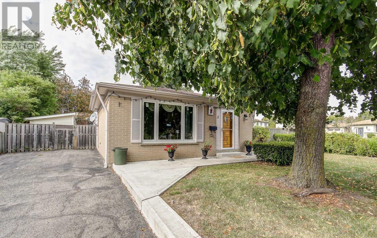 2 Reigate Ave, Brampton, Ontario  L6V 2C9 - Photo 3 - W4592660