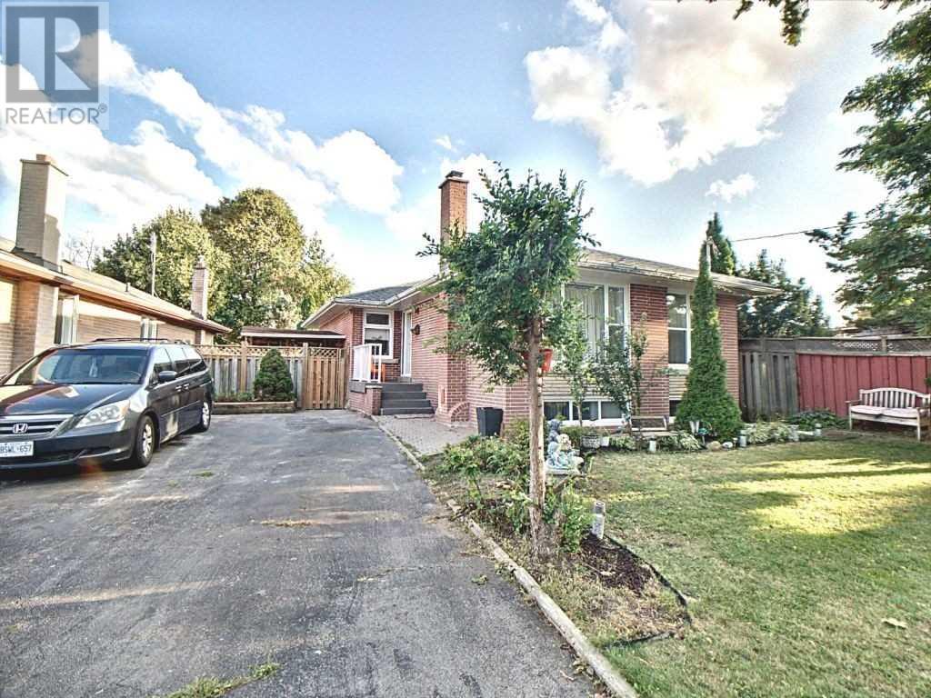 27 Barkwin Dr, Toronto, Ontario  M9V 2W4 - Photo 2 - W4593034