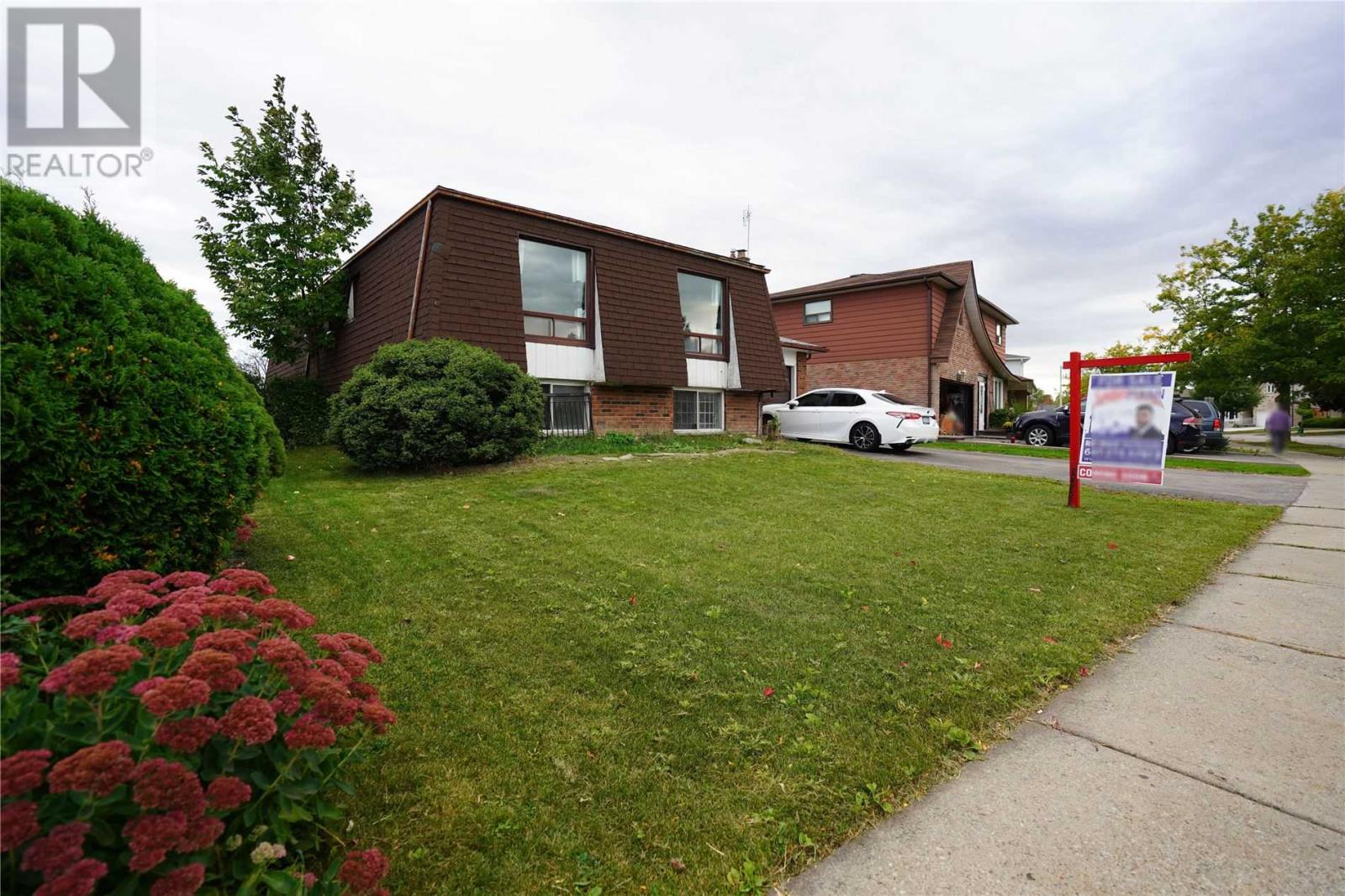 3906 Brandon Gate Dr, Mississauga, Ontario  L4T 3N8 - Photo 1 - W4593835