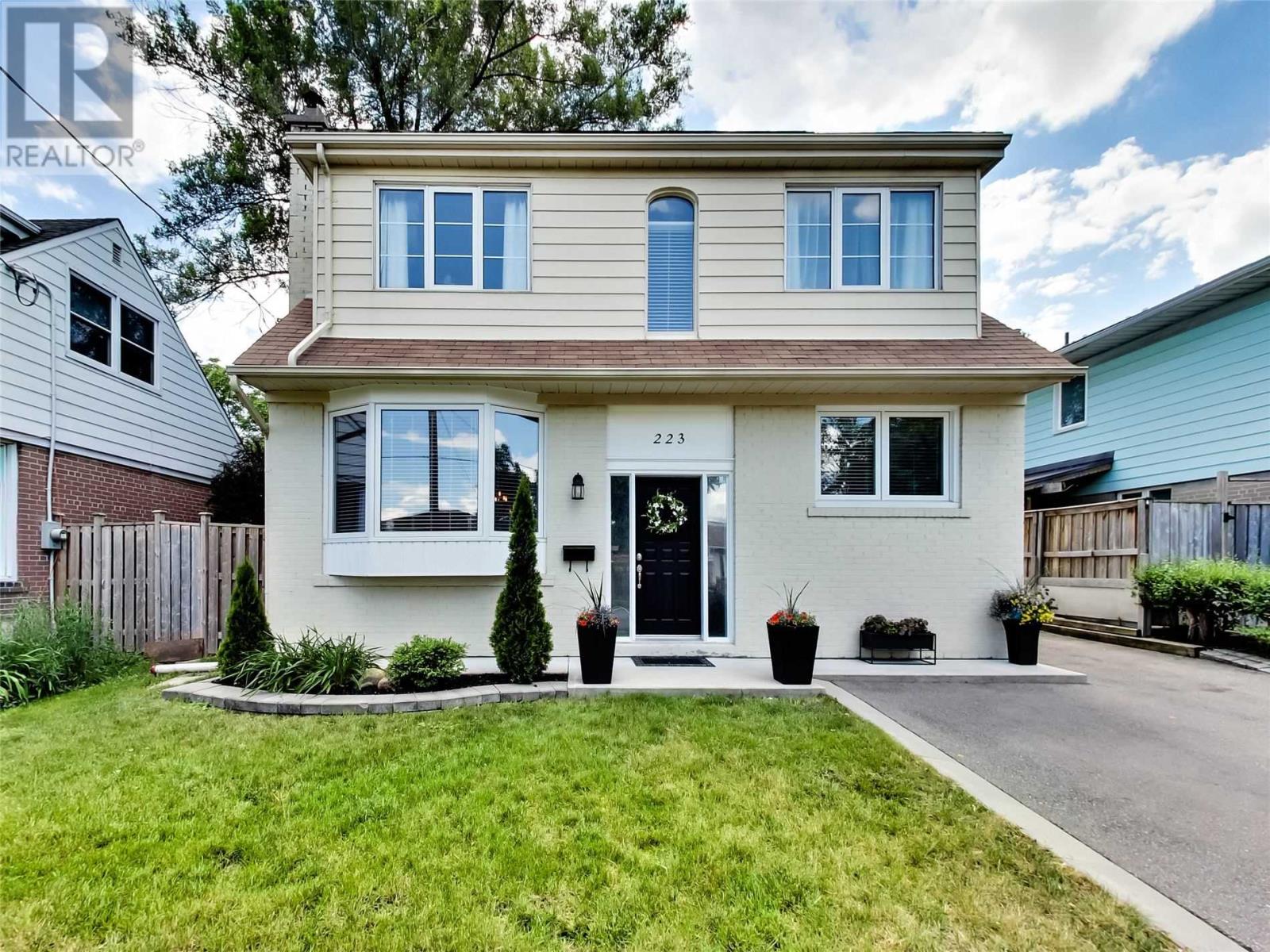 223 Elmhurst Dr, Toronto, Ontario  M9W 2L7 - Photo 1 - W4595166