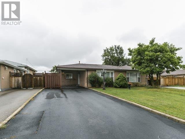 11 Cathcart Cres, Brampton, Ontario  L6T 2A4 - Photo 2 - W4597043