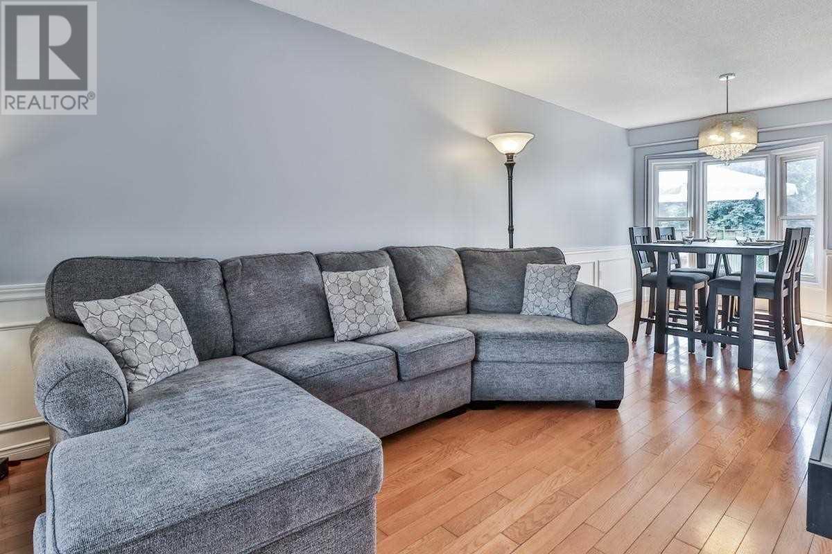 788 Miriam Cres, Burlington, Ontario  L7S 2B8 - Photo 3 - W4597473