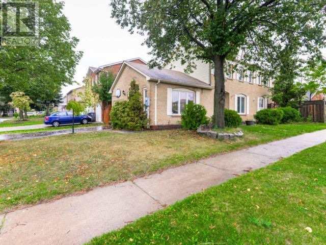 54 Nimrod Cres, Brampton, Ontario  L6S 4V2 - Photo 2 - W4599183