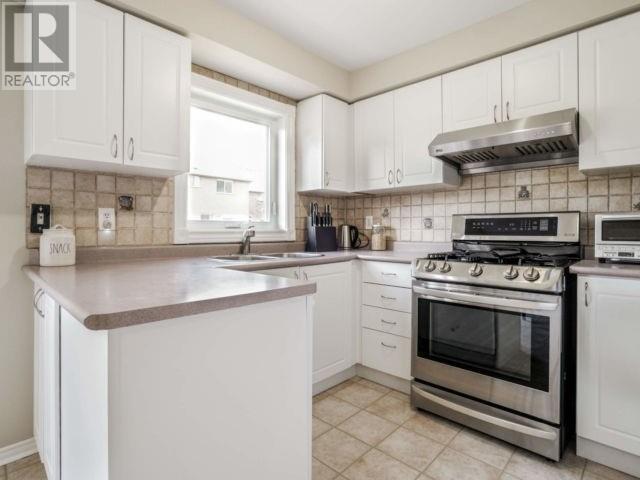 3835 Forest Bluff Cres, Mississauga, Ontario  L5N 7V1 - Photo 7 - W4599569