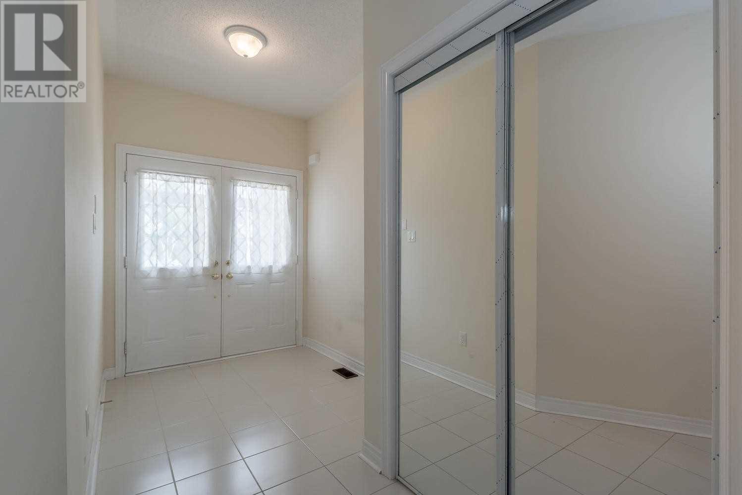 269 Comiskey Cres, Mississauga, Ontario  L5W 0C4 - Photo 2 - W4599989