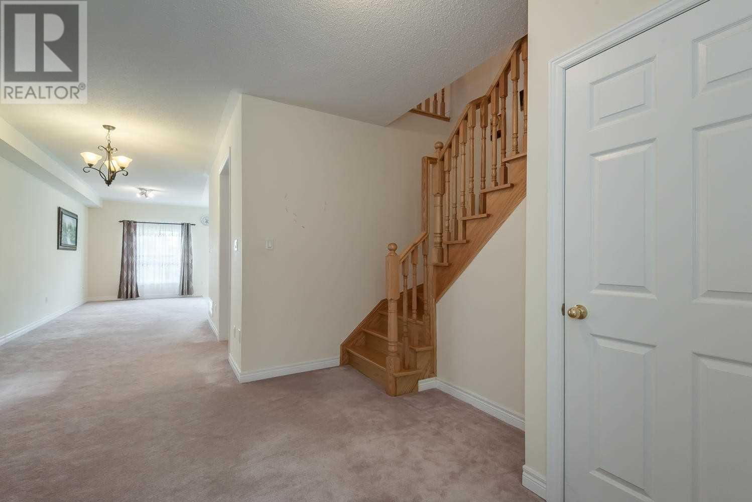 269 Comiskey Cres, Mississauga, Ontario  L5W 0C4 - Photo 3 - W4599989