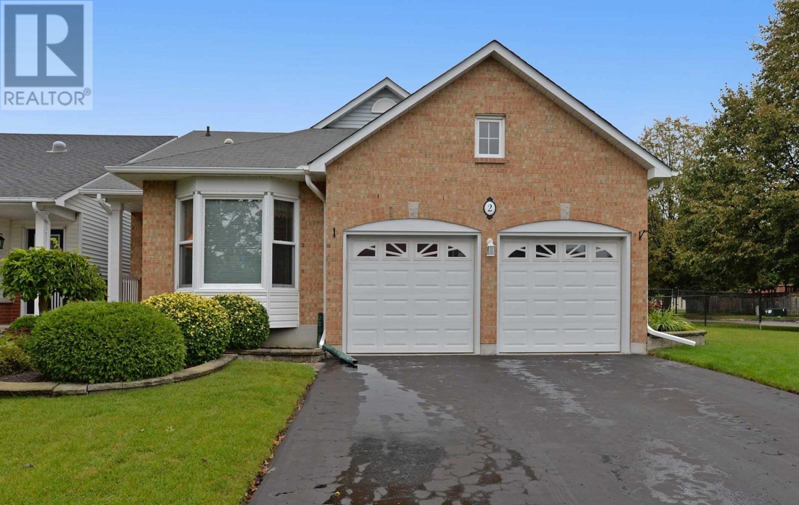 2 HEMMINGWAY DR, clarington, Ontario