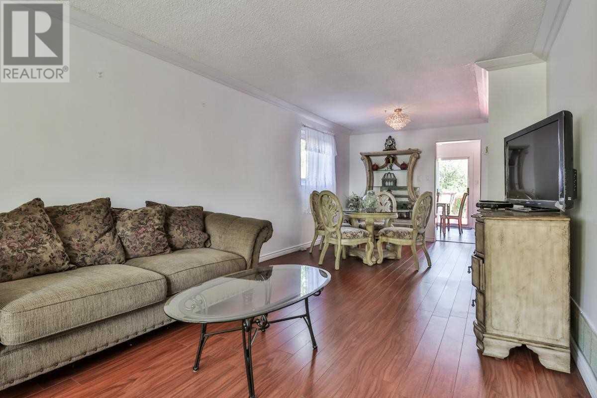 74 Montjoy Cres, Brampton, Ontario  L6S 3E7 - Photo 4 - W4601230