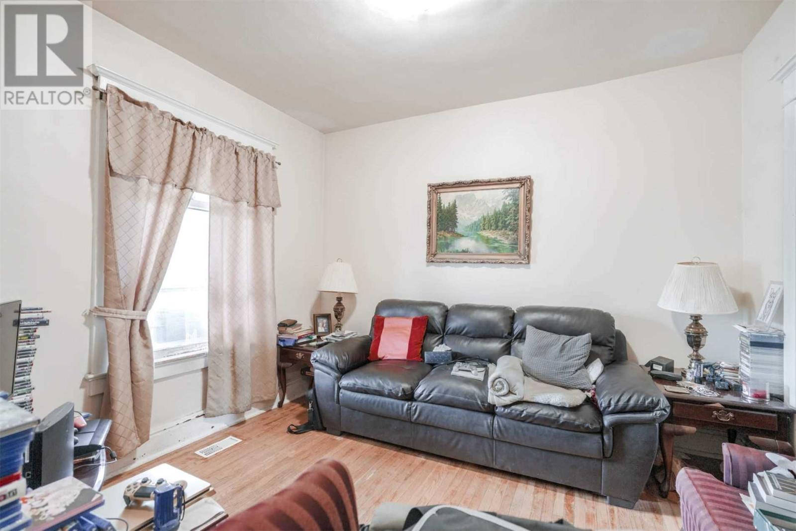 12 Muir Ave, Toronto, Ontario  M6H 1E8 - Photo 3 - C4601740