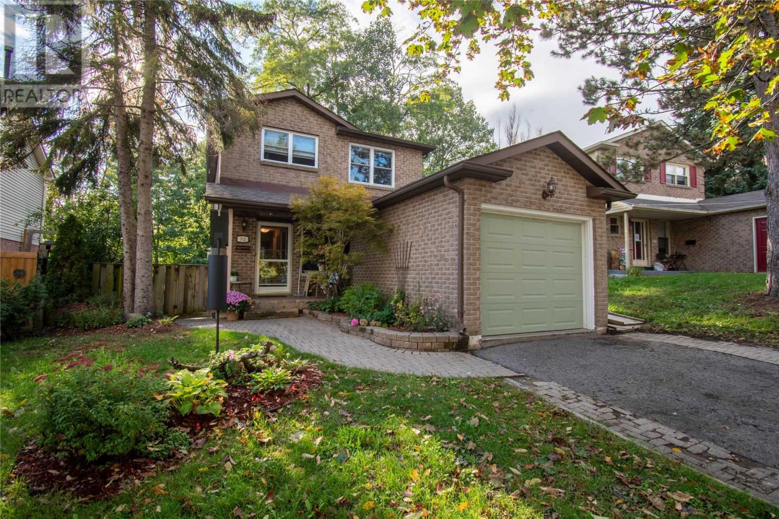 52 FOX RUN, barrie, Ontario