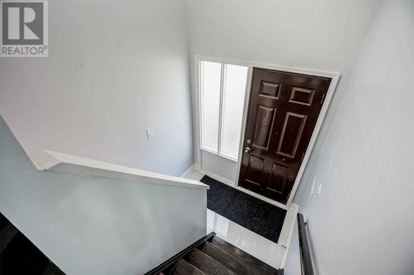 25 Carleton Pl, Brampton, Ontario  L6T 3Z4 - Photo 3 - W4601725