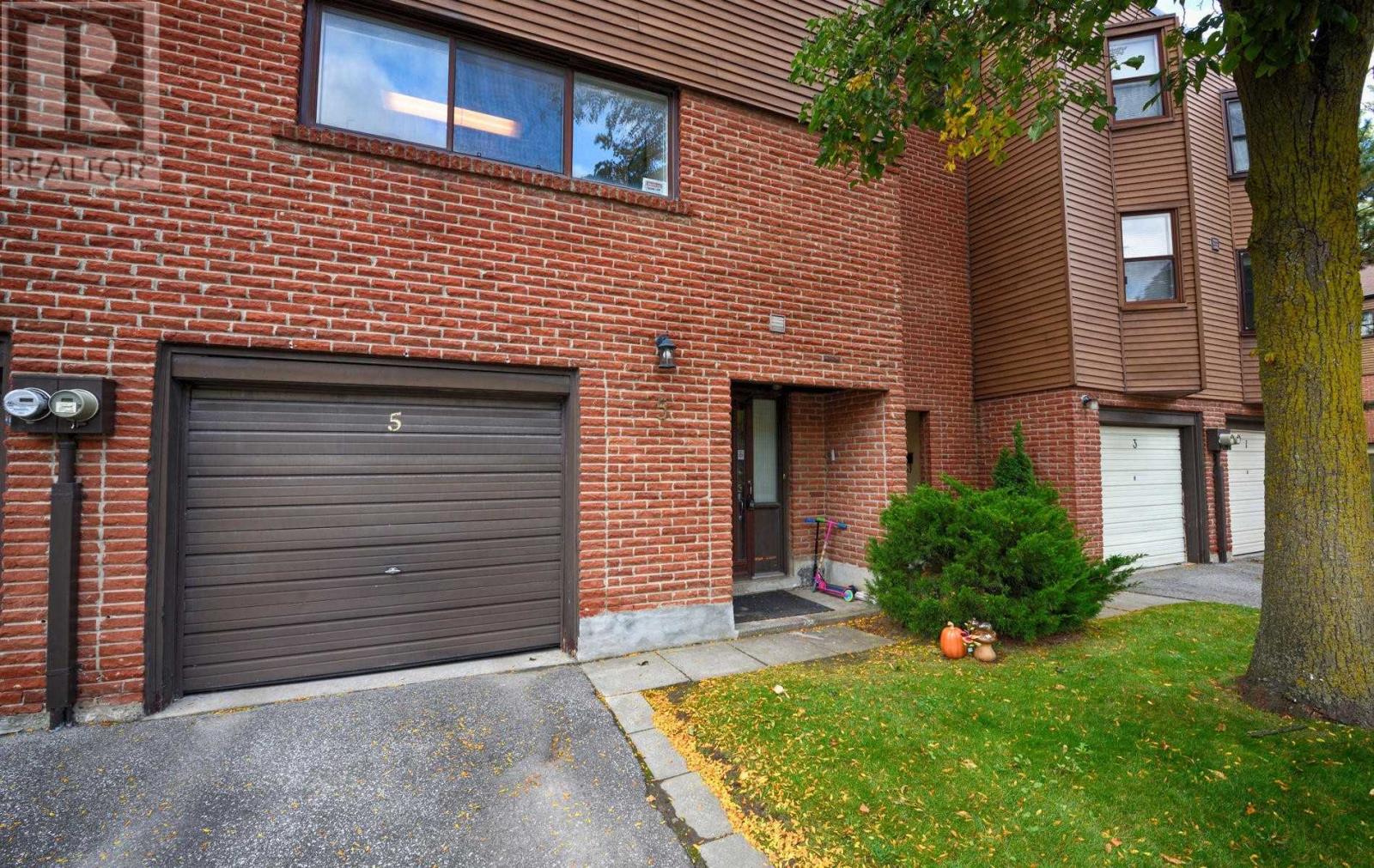 5 Grass Meado Way, Toronto, Ontario  M2H 2V4 - Photo 1 - C4602954