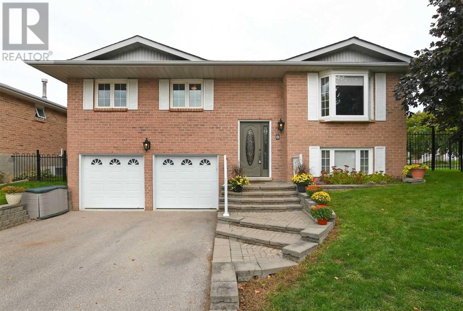 8 Fox Run Lane, Bradford West Gwillimbury, Ontario  L3Z 2H8 - Photo 1 - N4603478