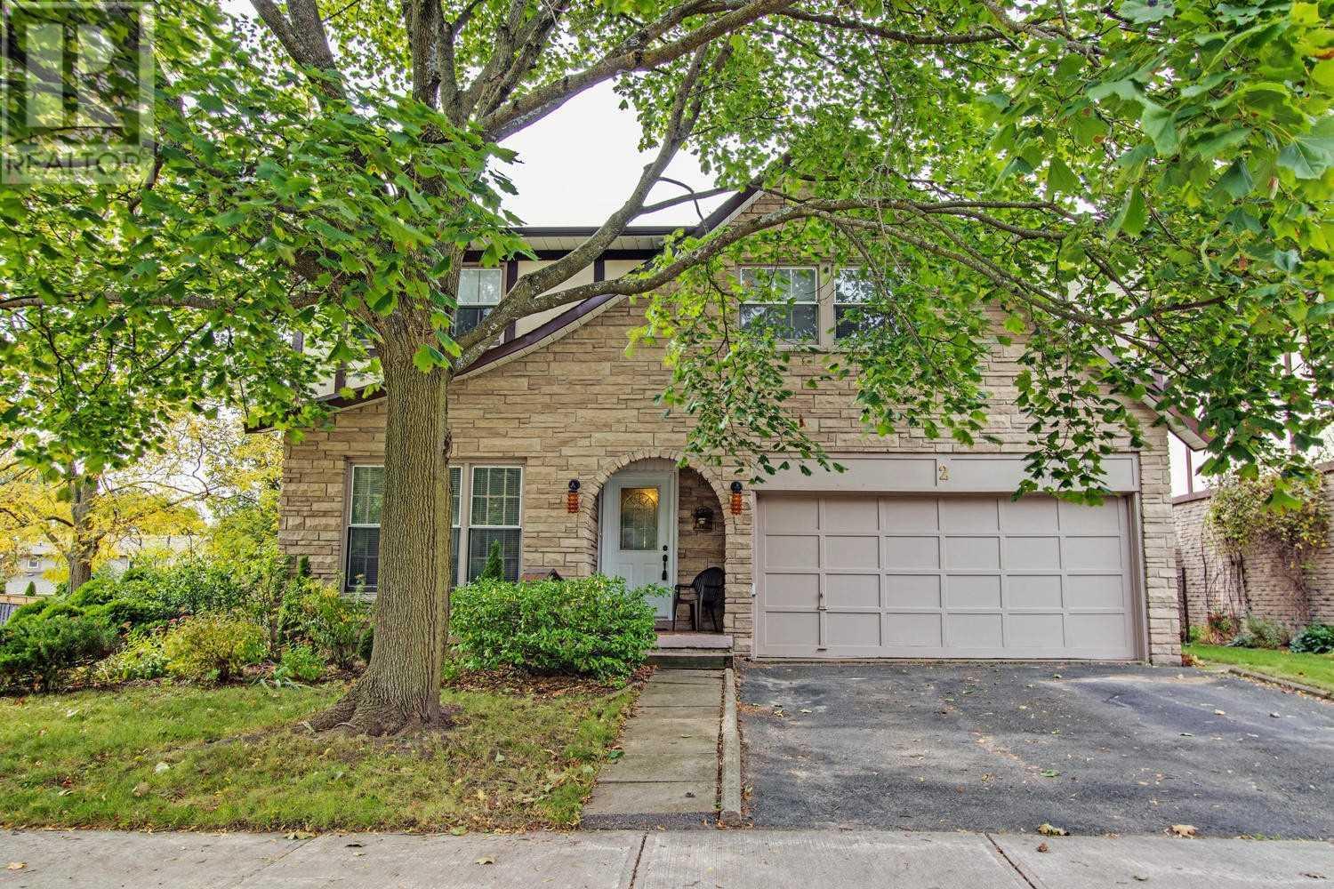 2 RIBBLESDALE DR, whitby, Ontario