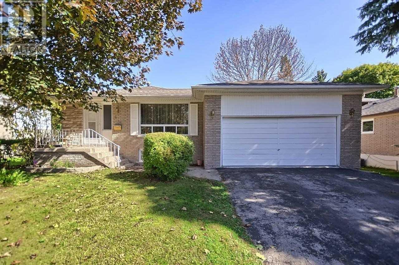 4 BOULDING DR, aurora, Ontario