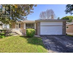 4 BOULDING DR, aurora, Ontario