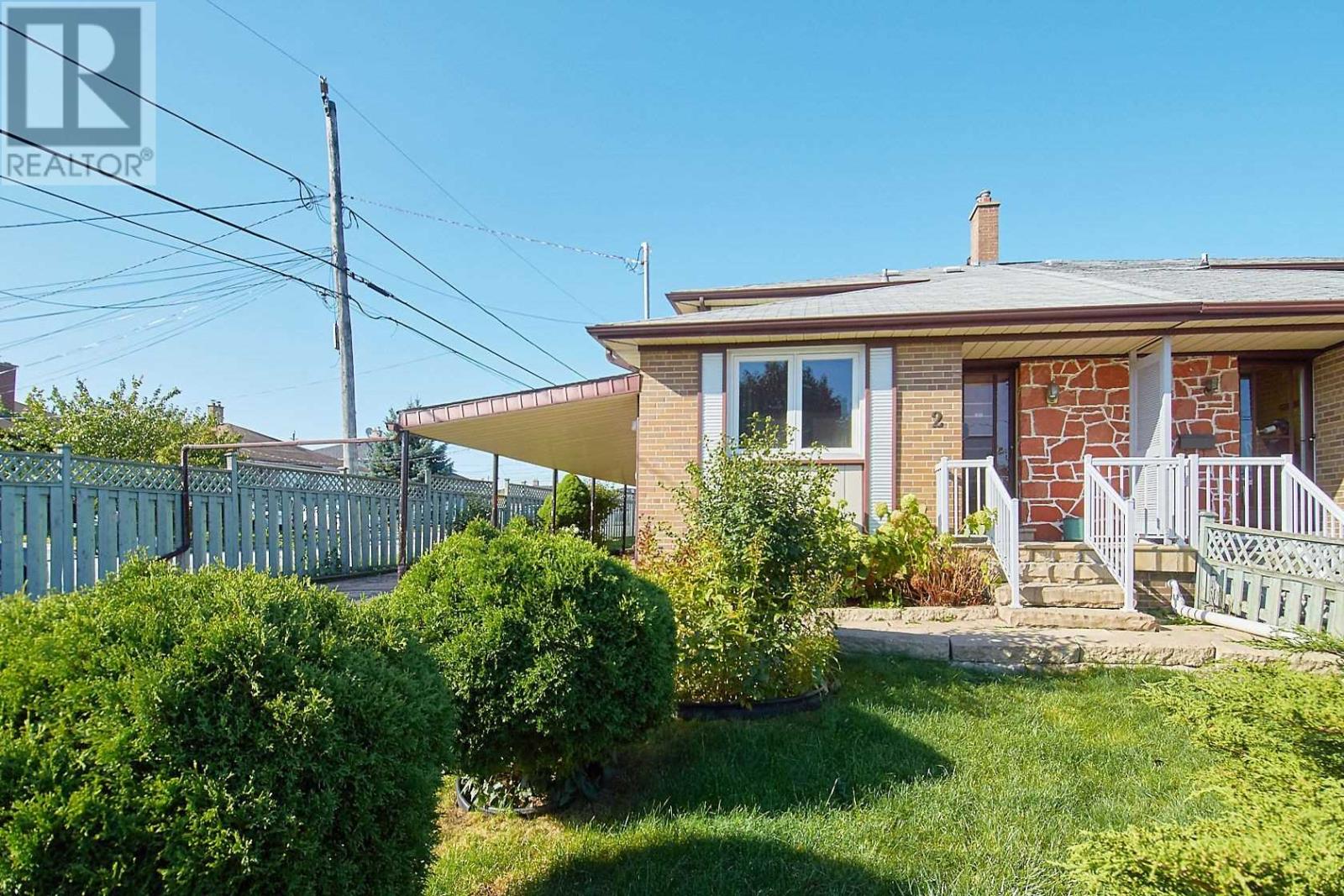 2 Bengal Crt, Toronto, Ontario  M3L 1X9 - Photo 2 - W4604527