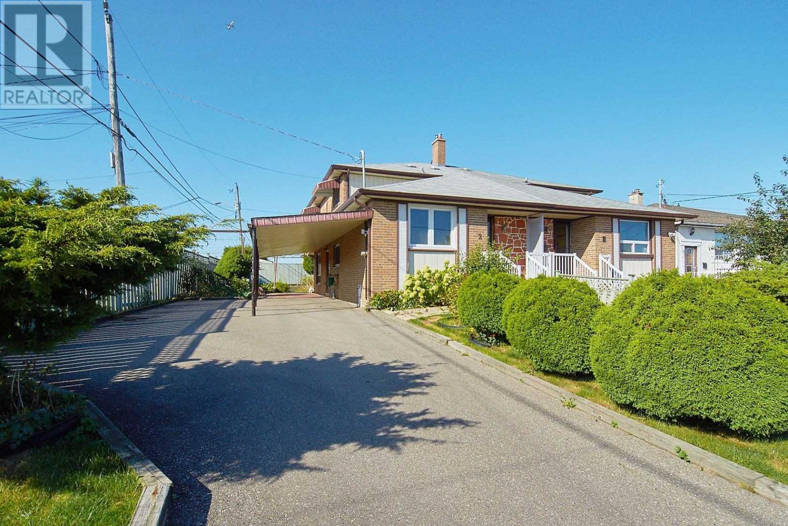 2 Bengal Crt, Toronto, Ontario  M3L 1X9 - Photo 3 - W4604527