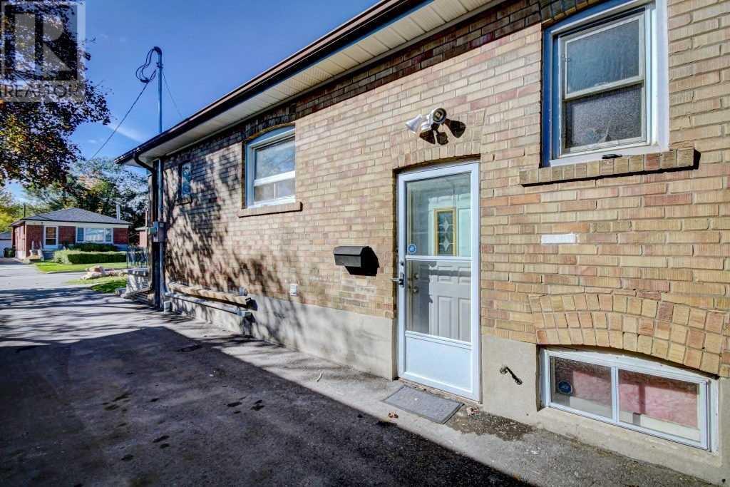 77 Gilroy Dr, Toronto, Ontario  M1P 2A2 - Photo 18 - E4605083