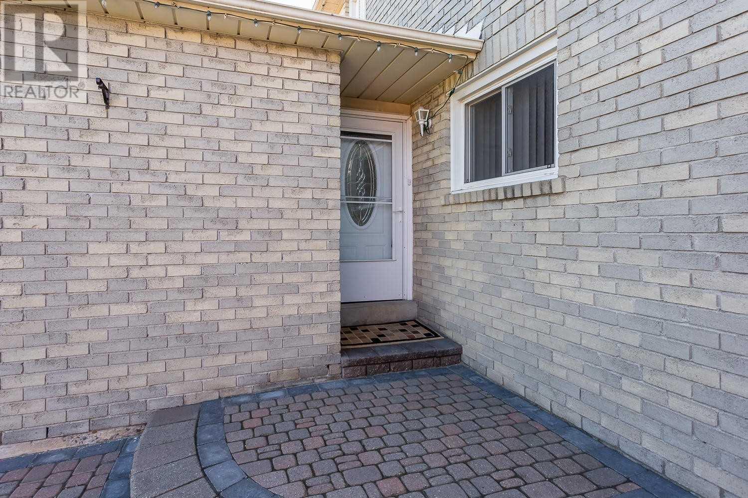 54 Merganser Cres, Brampton, Ontario  L6W 4G1 - Photo 2 - W4604938