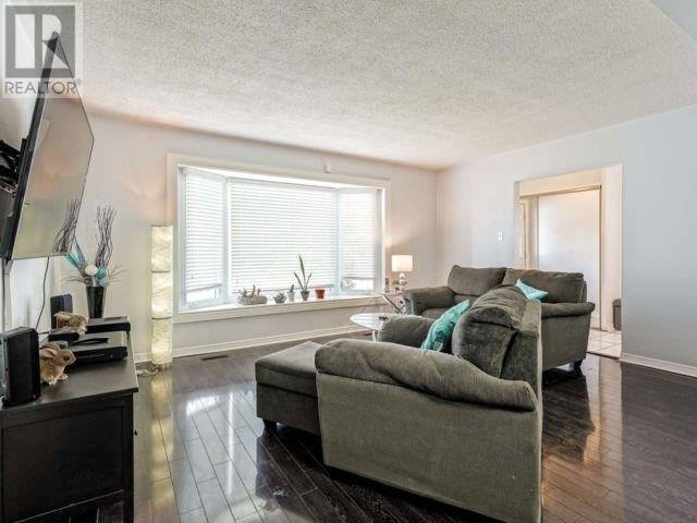 165 Earnscliffe Circ, Brampton, Ontario  L6T 2B6 - Photo 4 - W4605277