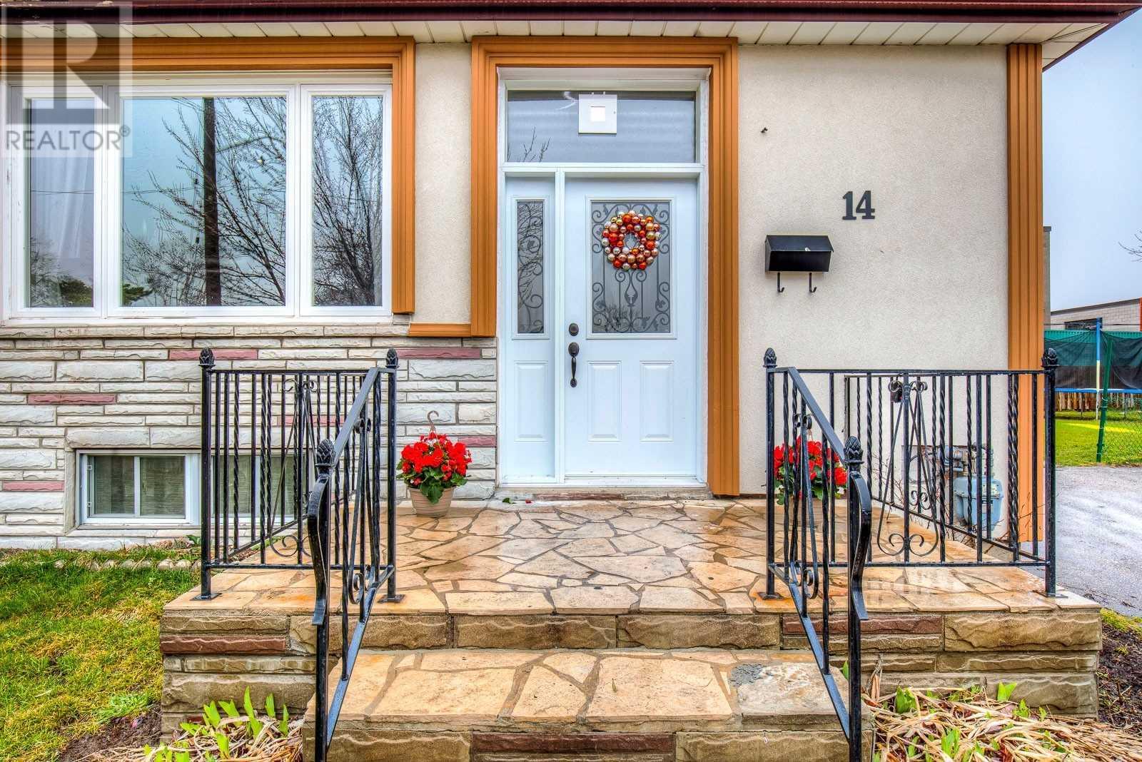 14 Moray Pl, Toronto, Ontario  M1R 2E2 - Photo 2 - E4605497