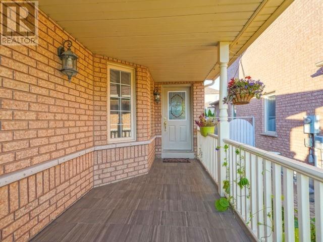 69 Lanewood St, Brampton, Ontario  L6R 2C4 - Photo 2 - W4605460