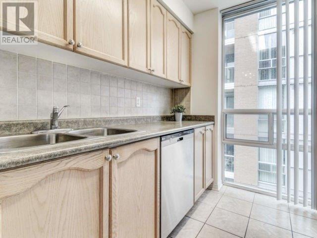 #1112 -11 Michael Power Pl, Toronto, Ontario  M9A 5G3 - Photo 10 - W4605680