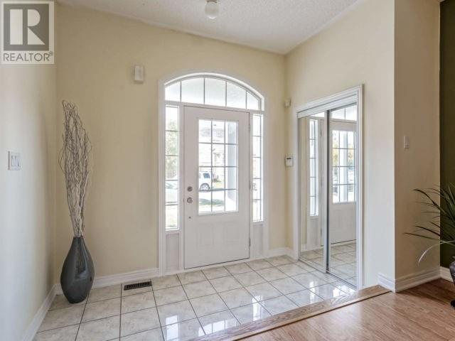 17 Crystalcrest Terr, Brampton, Ontario  L6R 0G1 - Photo 4 - W4606020