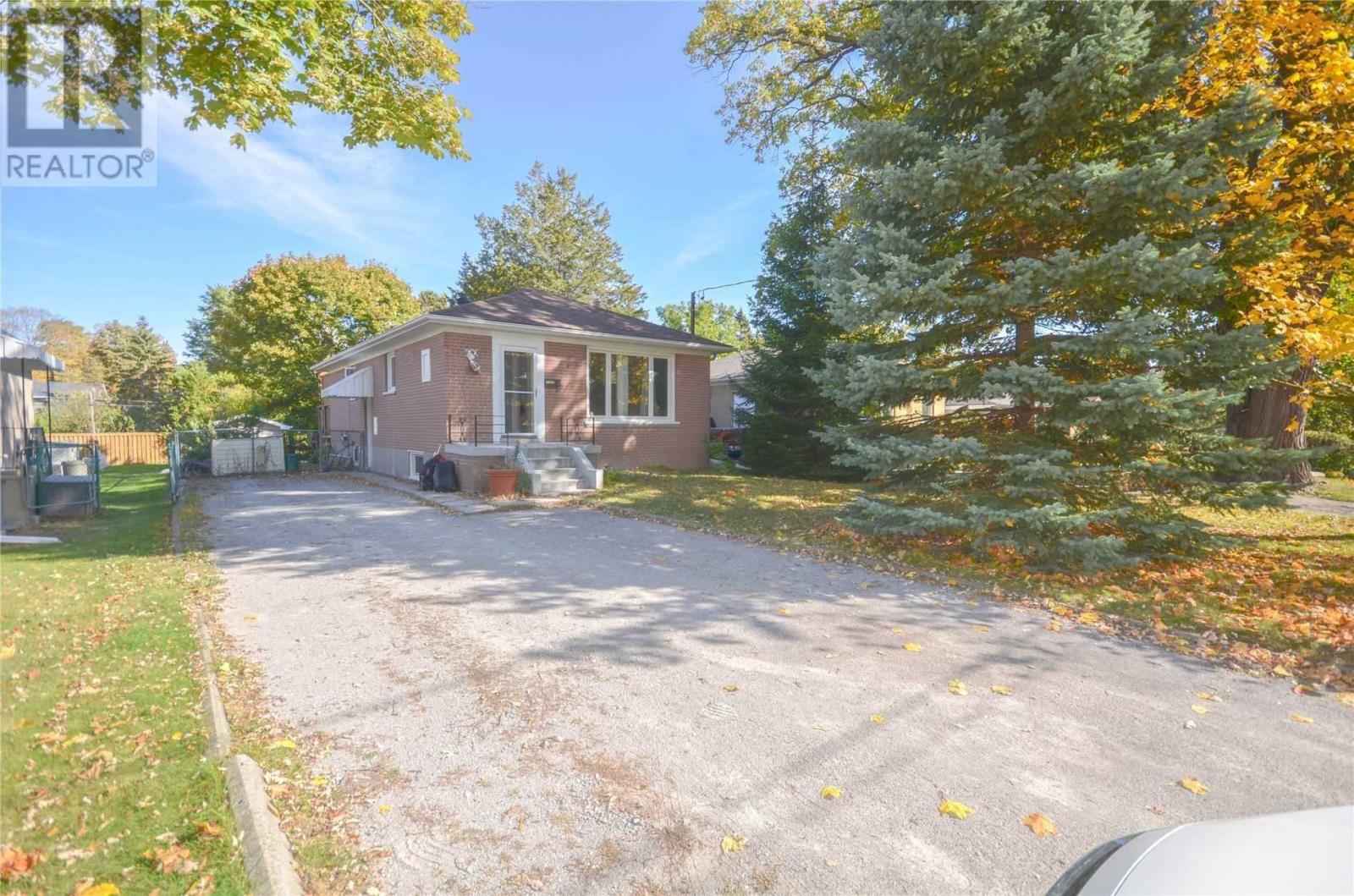 61 Bayview Pkwy, Newmarket, Ontario  L3Y 3W2 - Photo 1 - N4606401