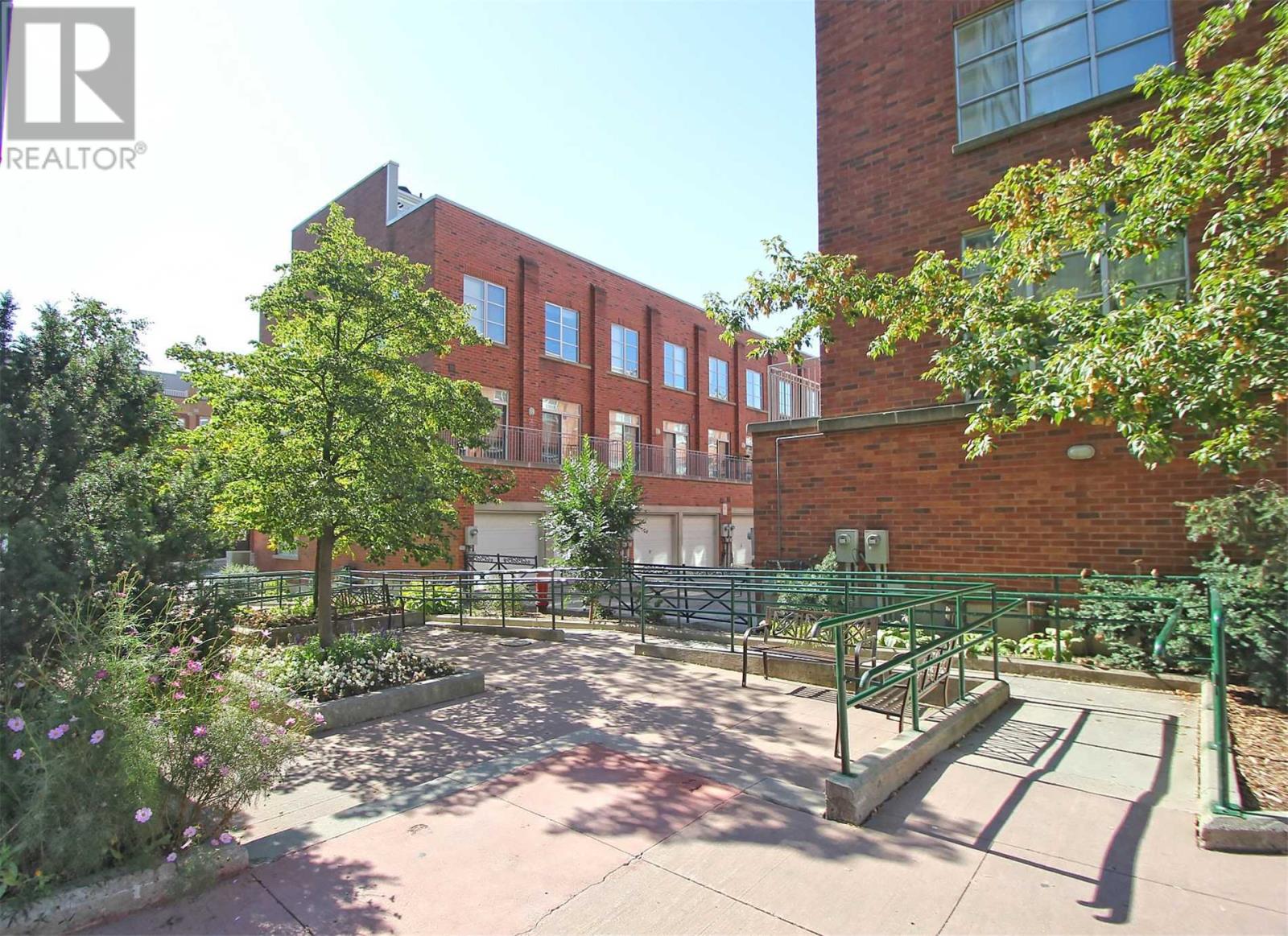 #4 -35 Dekoven Mews, Toronto, Ontario  M6P 4H5 - Photo 17 - W4606849